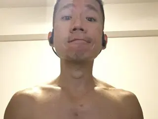 Naked mengmengkoh